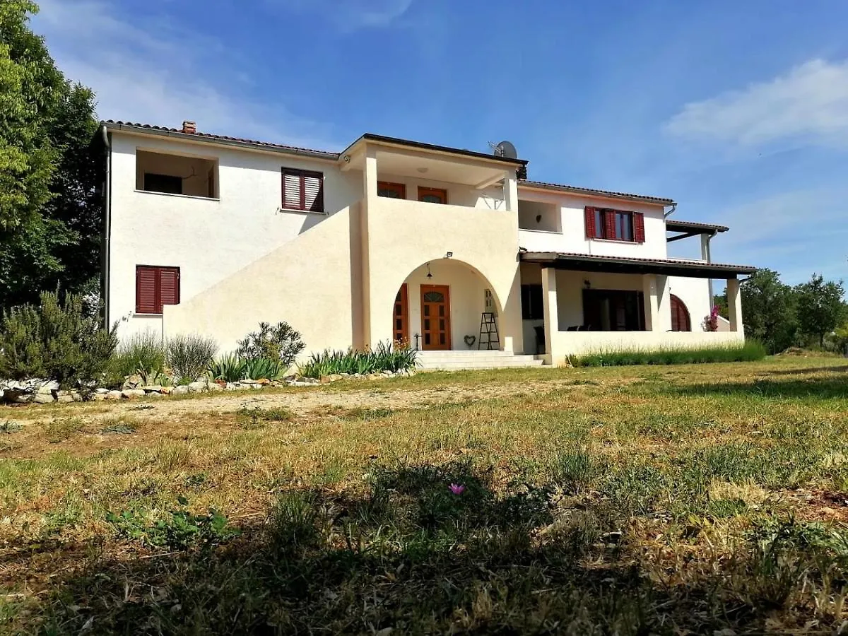 Appartamento Casa Val Madorso Peroj 0*,